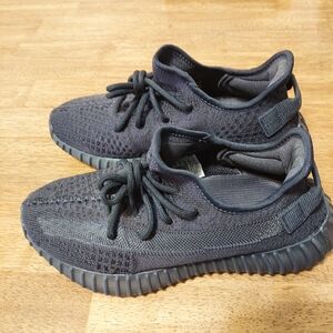 Adidas Yeezy - Size 5.5